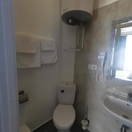 With Free Parking Lägenhetshotell Riga