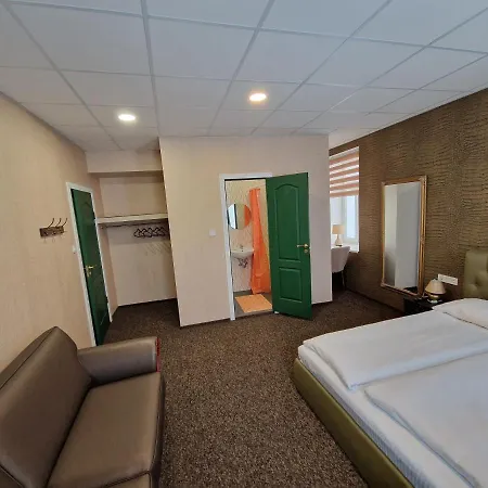 With Free Parking Lägenhetshotell Riga