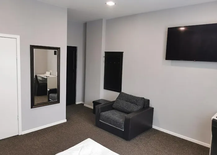 With Free Parking Lägenhetshotell 4*