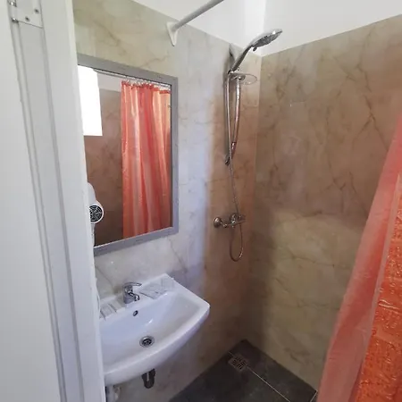 Aparthotel With Free Parking 4*