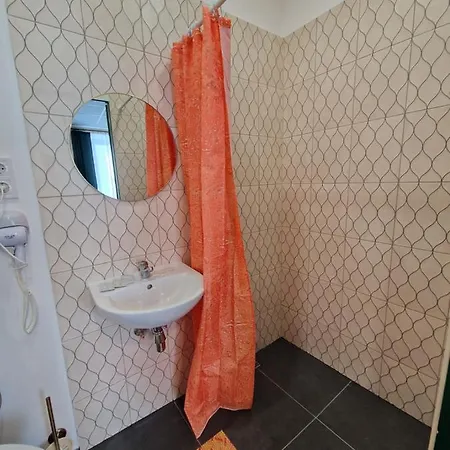 With Free Parking アパートホテル